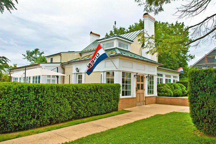 Exterior of Thaiverse Restaurant in Middleburg, Virginia, offering authentic Thai cuisine with indoor seating and a welcoming patio. A charming historic setting where guests enjoy vibrant flavors and warm hospitality during wine country tours.